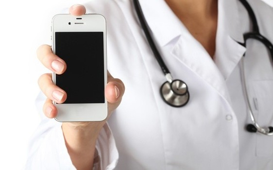 Алиханов выступил за широкое внедрение мобильного приложения для врачей