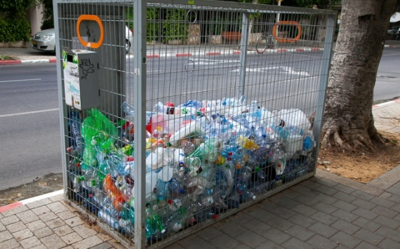 Алиханов поддержал переработчиков пластиковых бутылок
